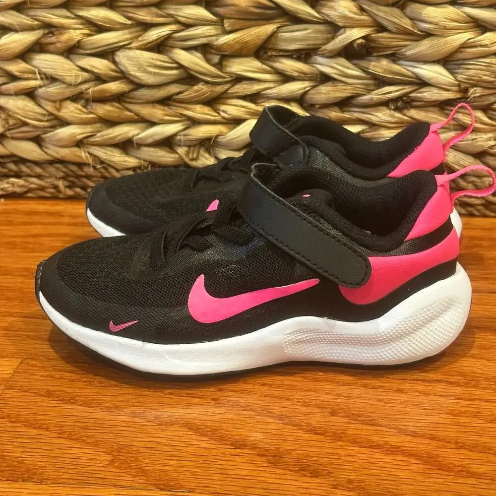 Nike Revolution 7 Sneakers sz 9 Kids Nike Sneakers